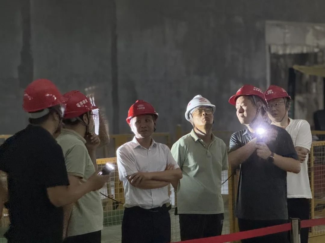 公司副總經(jīng)理陳憲祖到廣花鳳凰南路車(chē)站...